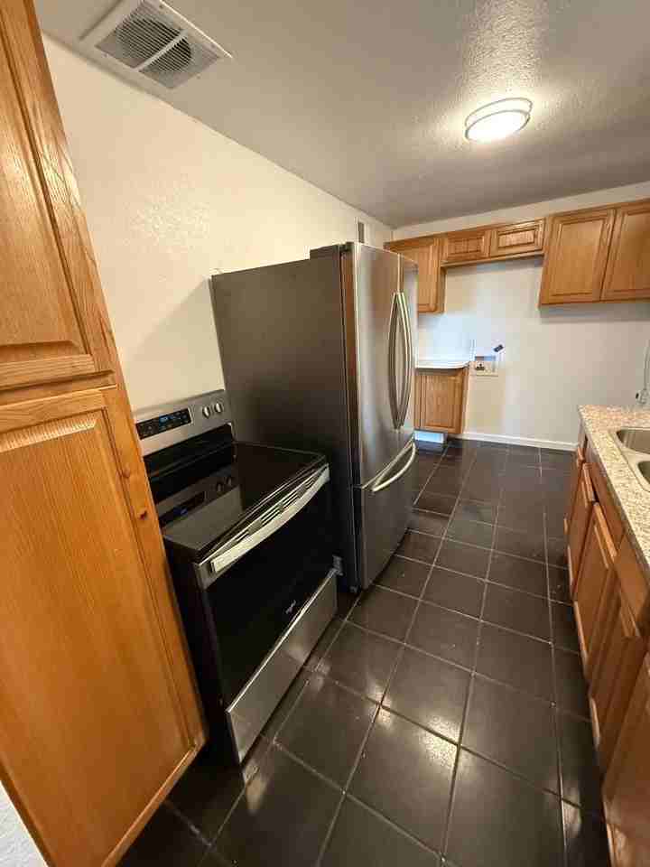2921 W Moreland St - Photo 4 of 20