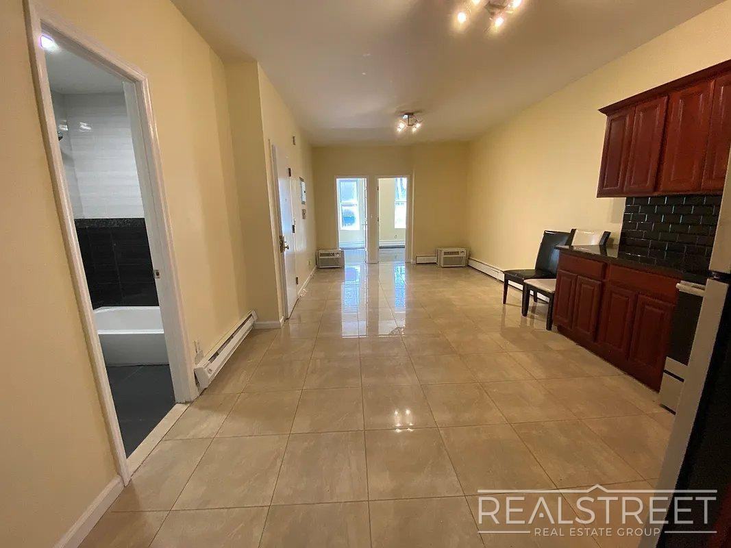 237 Kingston Ave #2