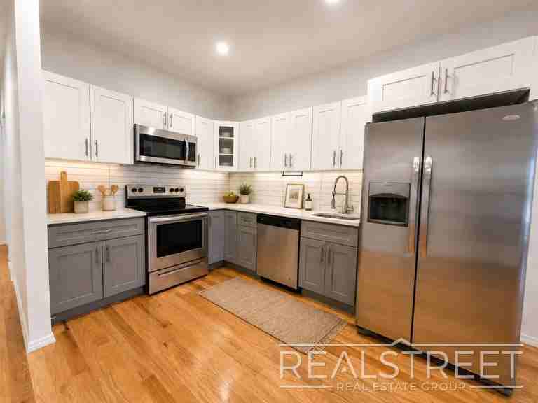 1440 Lincoln Pl #2 - Photo 3 of 9