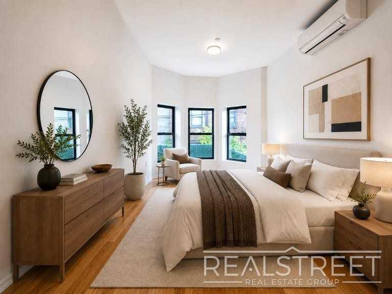 1440 Lincoln Pl #2 - Photo 6 of 9