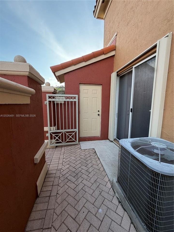6202 Nw 115th Pl #336 - Photo 6 of 30