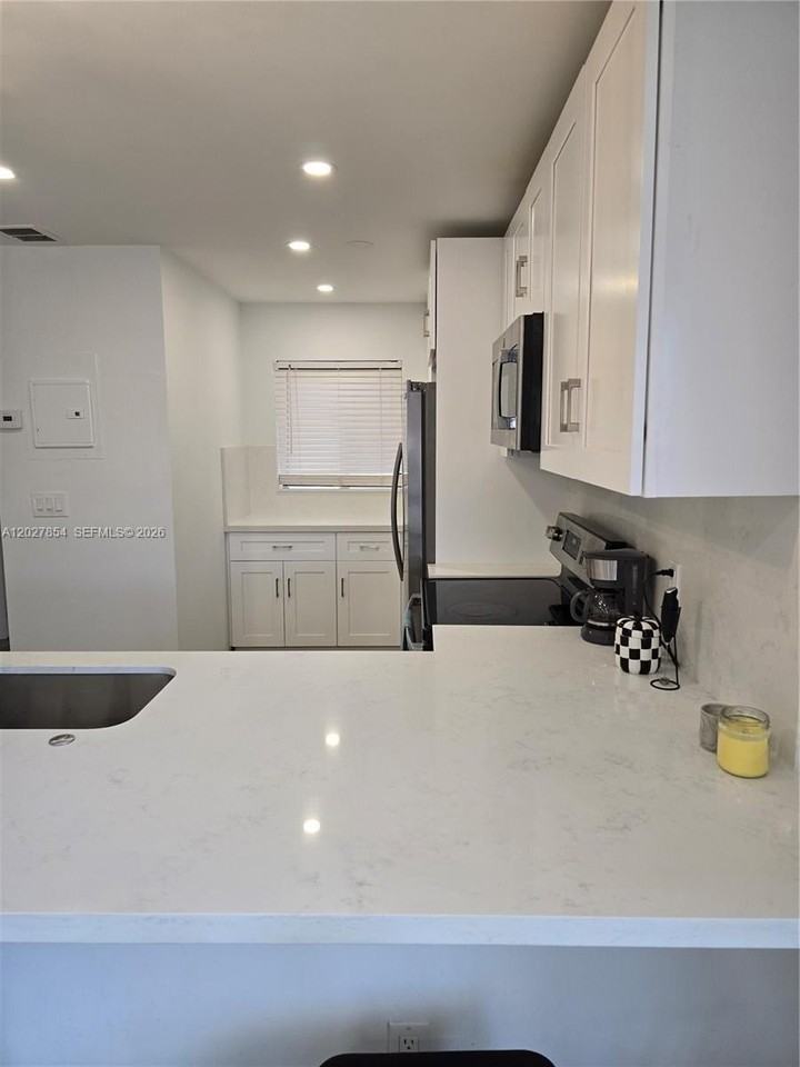 2514 Taylor St #10 - Photo 2 of 12