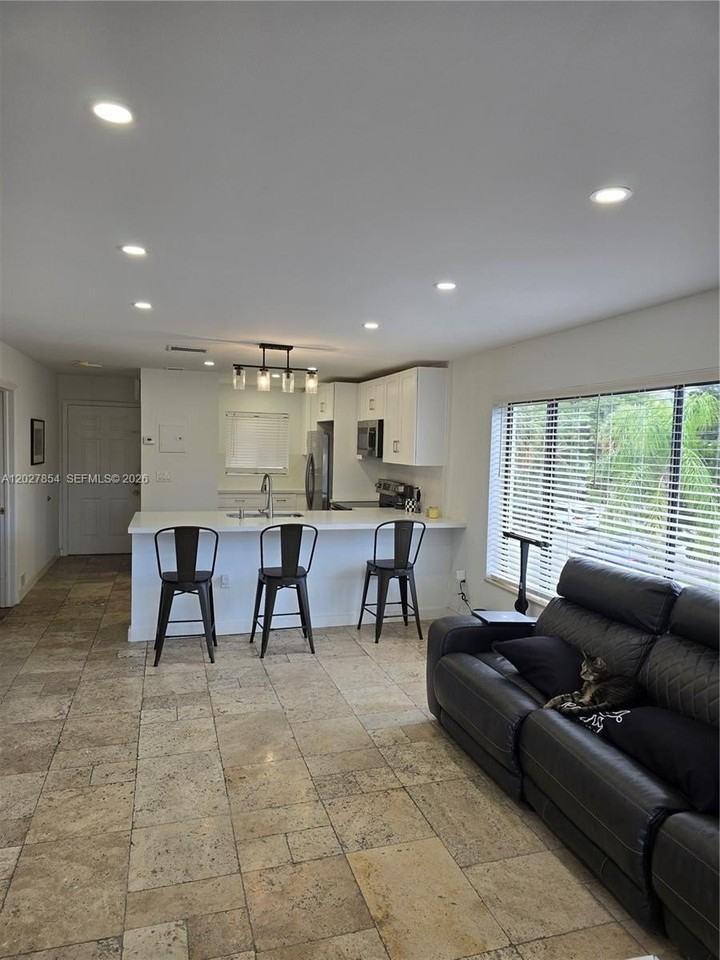 2514 Taylor St #10 - Photo 5 of 12