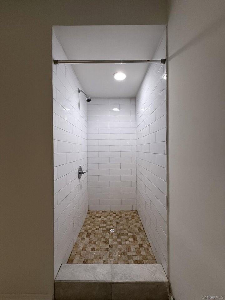 1187 New York Ave #1 - Photo 5 of 6
