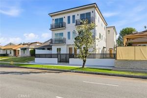 featured image of 6556 Balboa Blvd