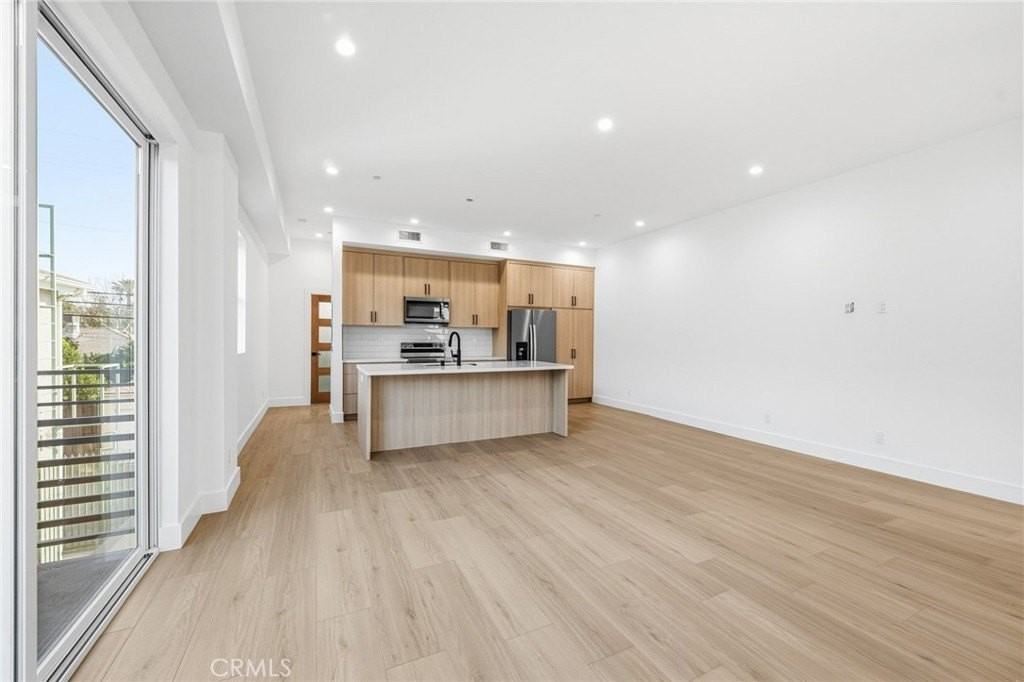 6556 Balboa Blvd - Photo 5 of 16