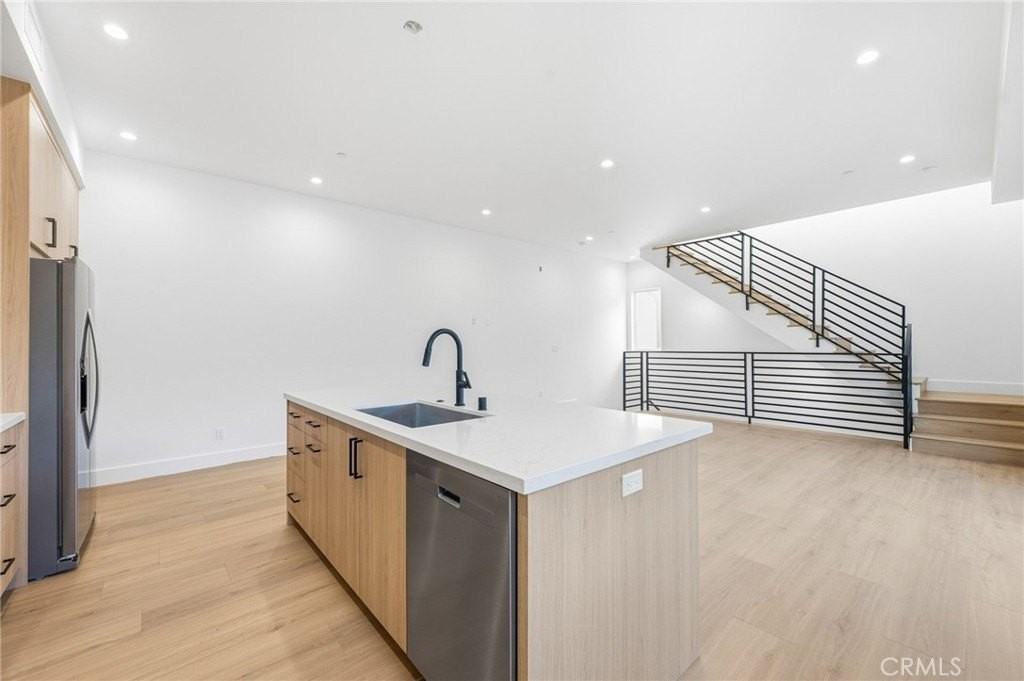 6556 Balboa Blvd - Photo 7 of 16