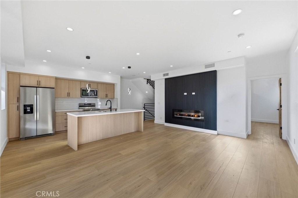 13602 Burbank Blvd - Photo 4 of 19