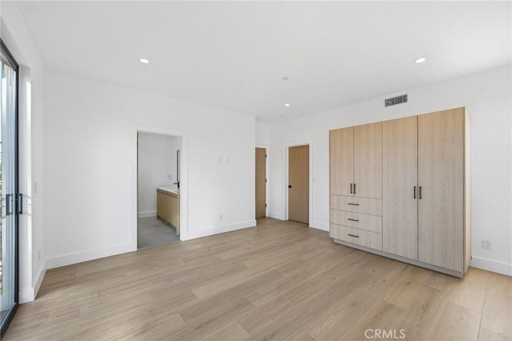 13602 Burbank Blvd - Photo 7 of 19