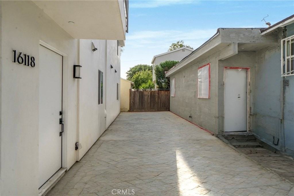 16118 Haynes St - Photo 3 of 29