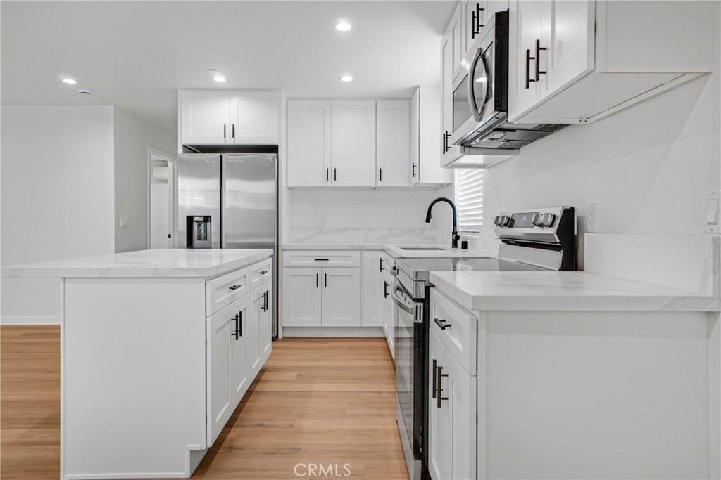 16118 Haynes St - Photo 6 of 29