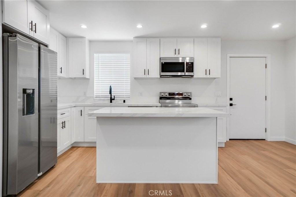 16118 Haynes St - Photo 7 of 29