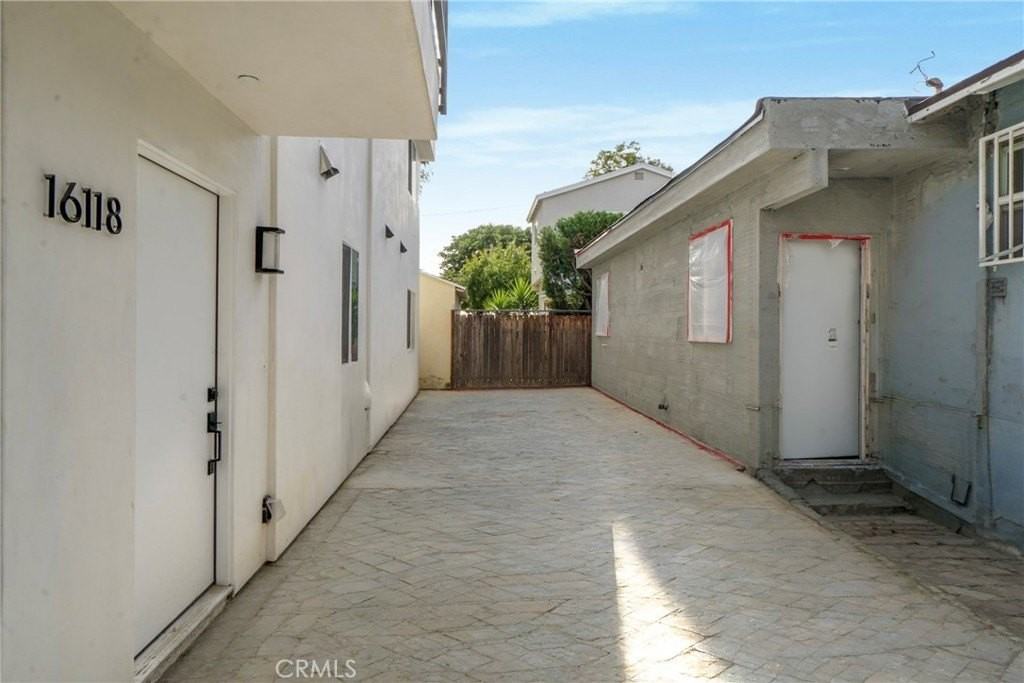 16120 Haynes St - Photo 3 of 29
