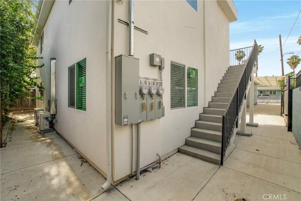 16120 Haynes St - Photo 4 of 29