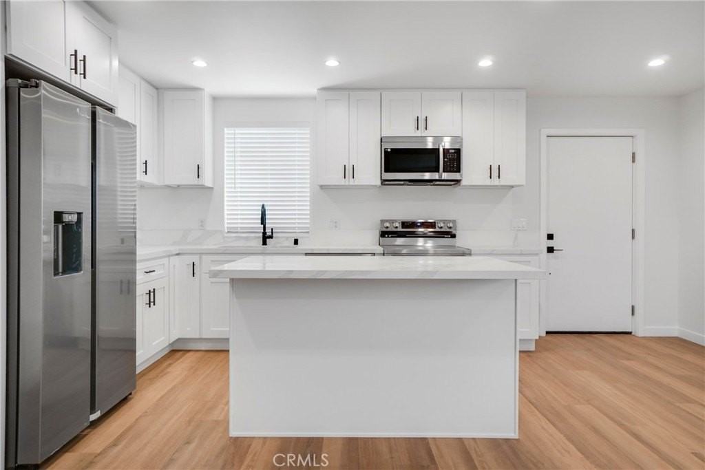 16120 Haynes St - Photo 7 of 29