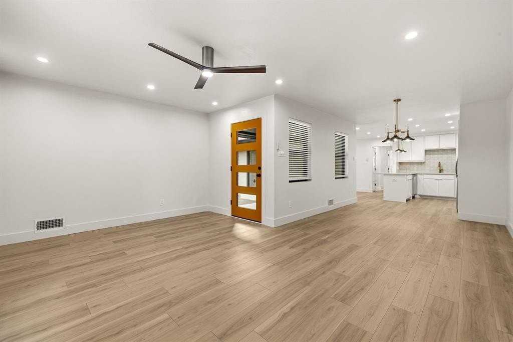 7537 Brentcove Cir - Photo 7 of 21