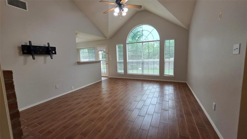 1268 Topeka Dr - Photo 5 of 37