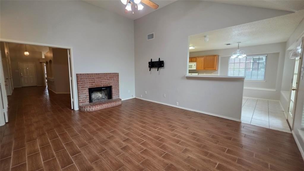 1268 Topeka Dr - Photo 6 of 37