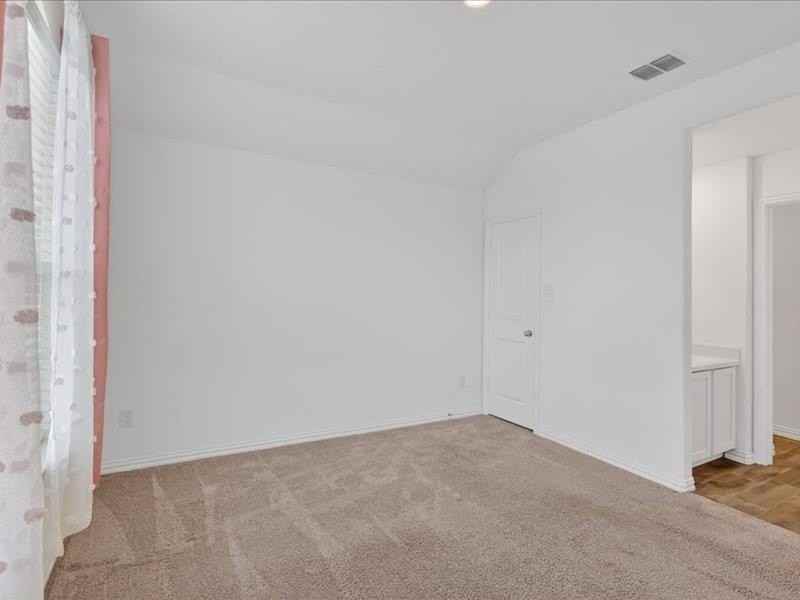 1501 Lake Grove Dr - Photo 4 of 21