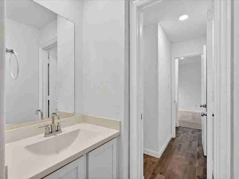 1501 Lake Grove Dr - Photo 5 of 21