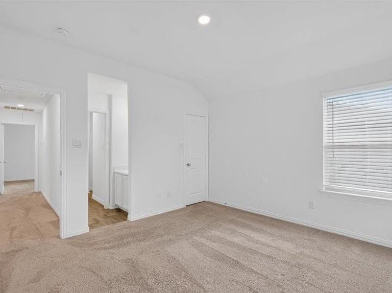 1501 Lake Grove Dr - Photo 7 of 21