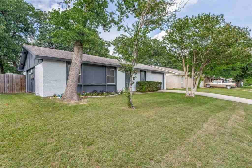 1025 Kingston Dr - Photo 2 of 20