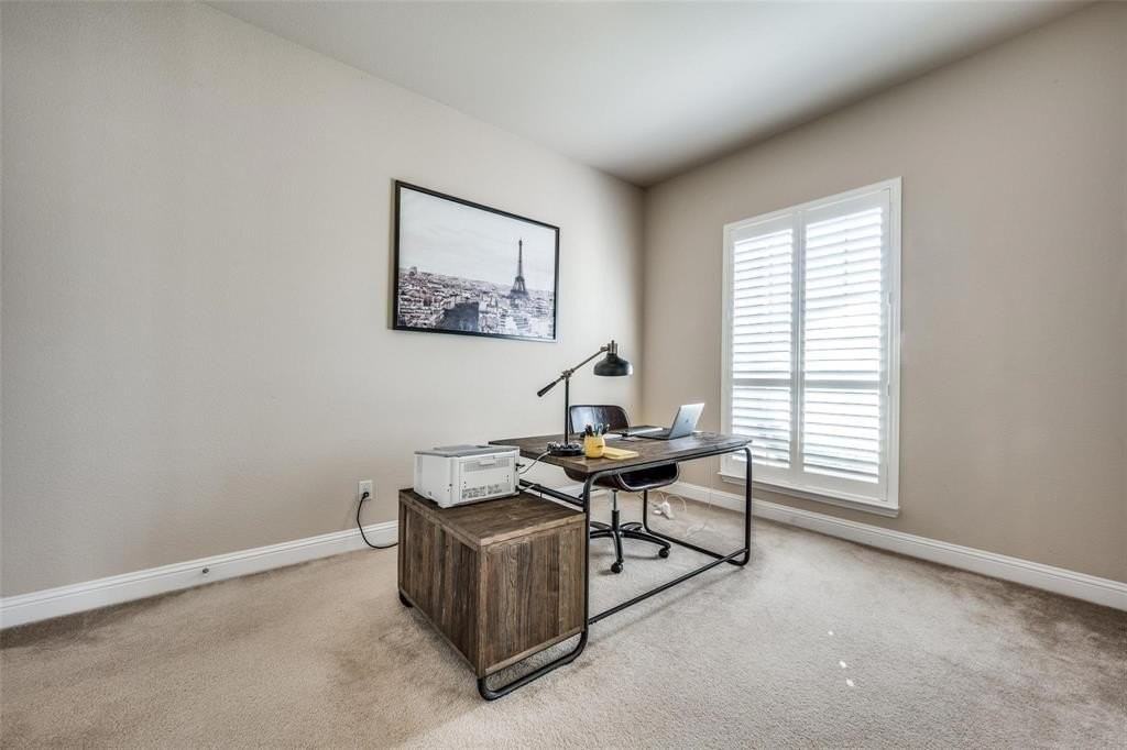 5044 Kerstyn Dr - Photo 3 of 25