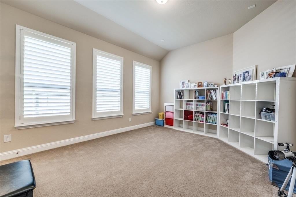 5044 Kerstyn Dr - Photo 6 of 25