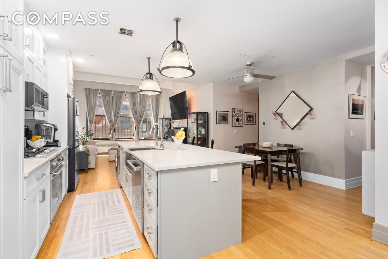 30 Main St #2E