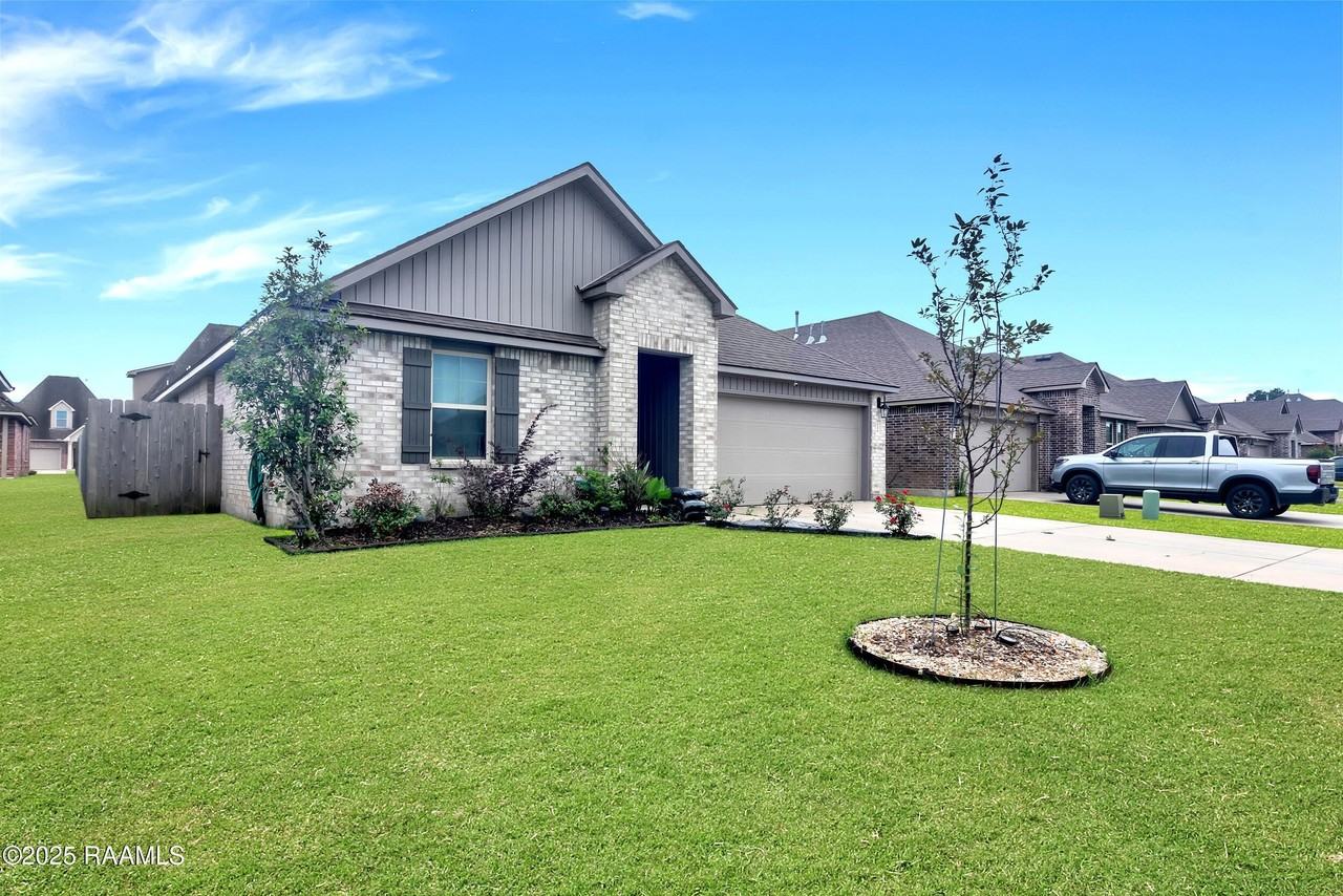 128 Emerald Star Ln - Photo 2 of 20