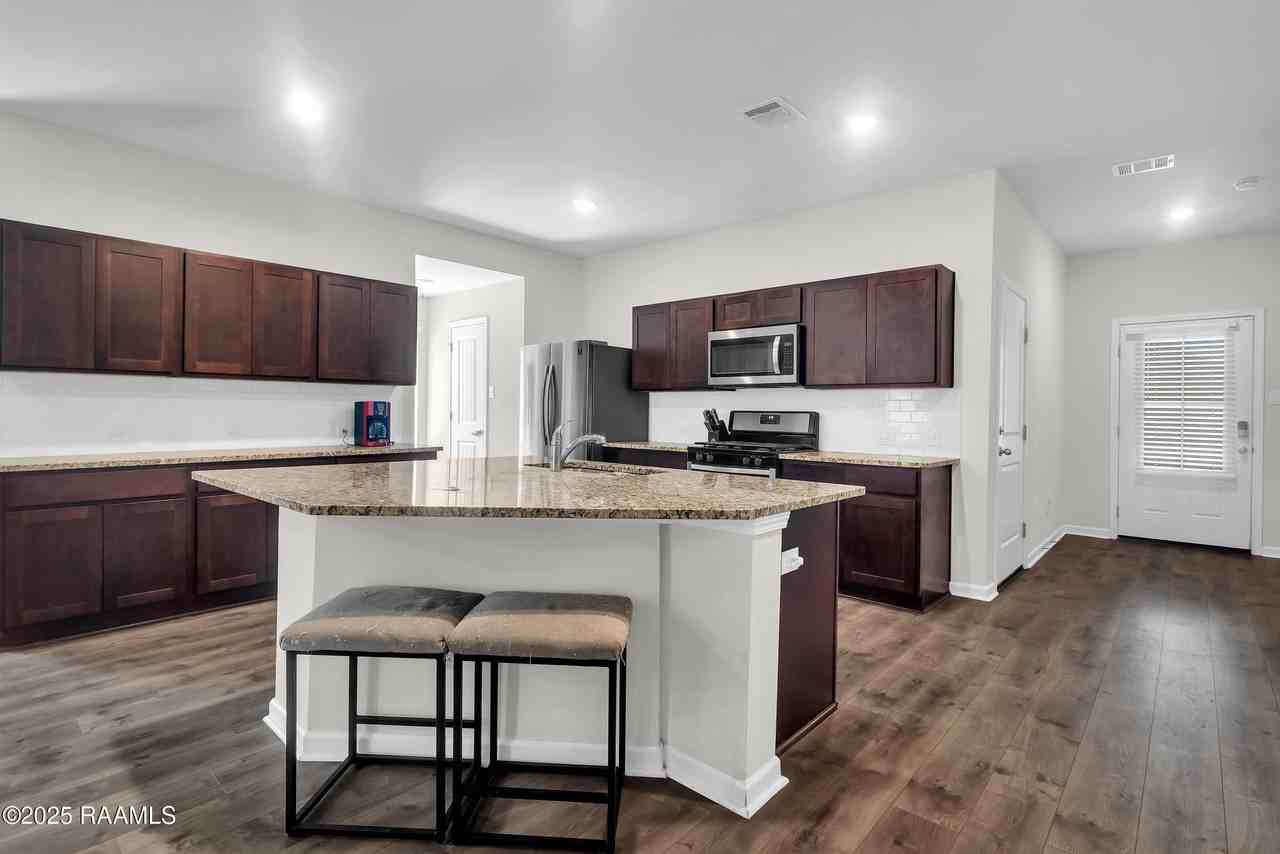 128 Emerald Star Ln - Photo 4 of 20