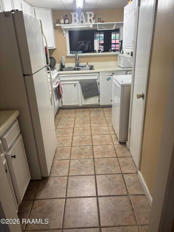 1312 Dulles Dr #D - Photo 5 of 19
