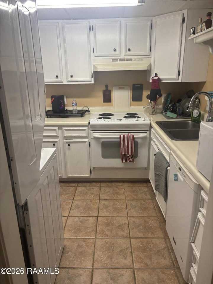 1312 Dulles Dr #D - Photo 7 of 19