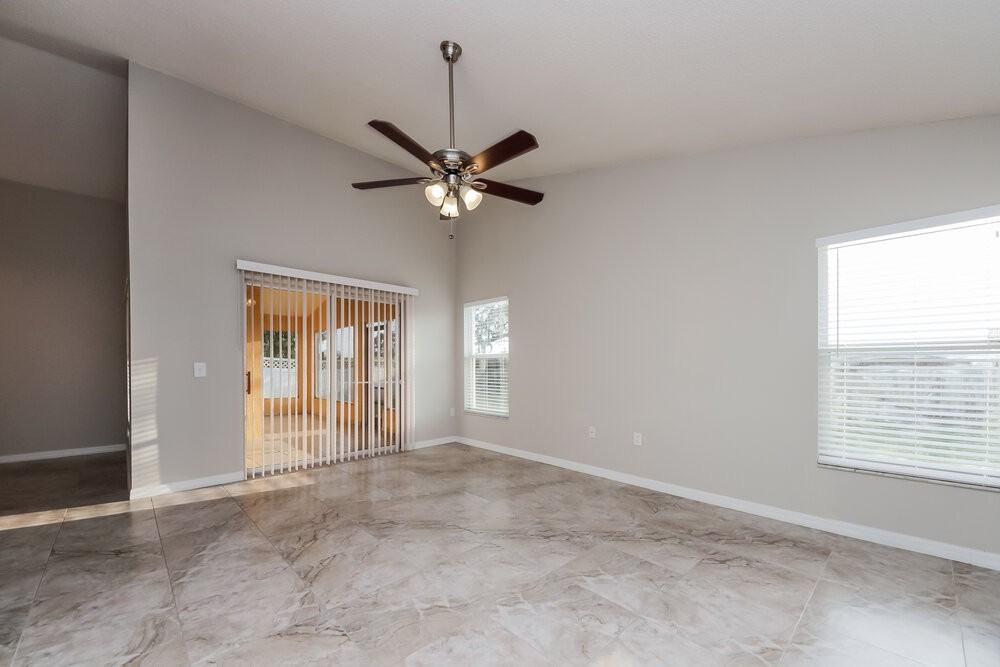 458 Tamarind Parke Ln - Photo 4 of 16