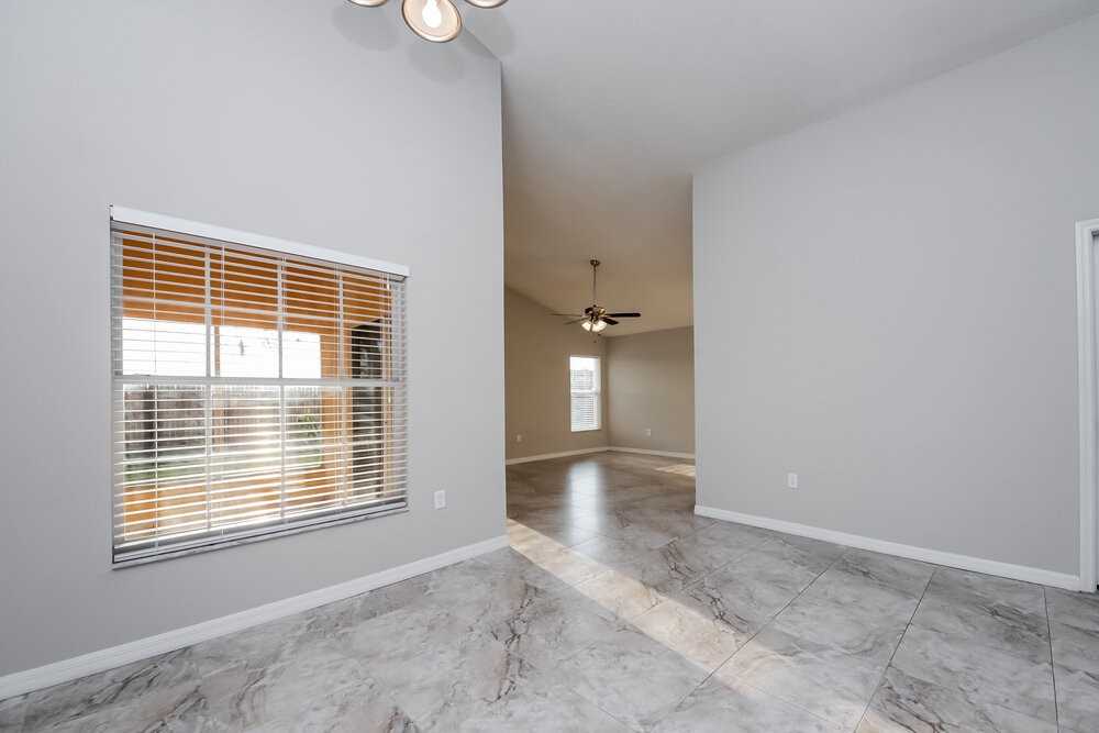 458 Tamarind Parke Ln - Photo 5 of 16
