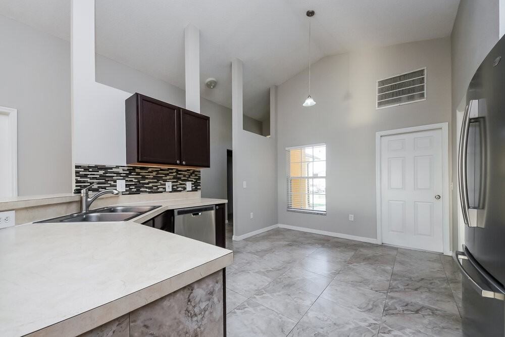 458 Tamarind Parke Ln - Photo 6 of 16