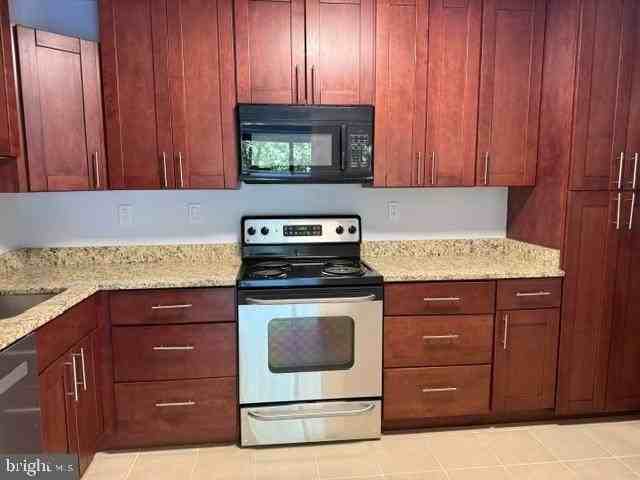 203 Yoakum Pkwy #715 - Photo 3 of 17
