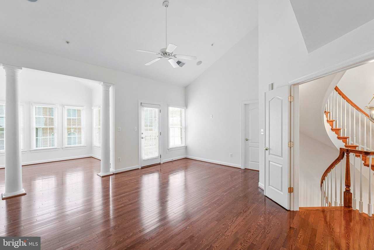 7720 Spoleto Ln - Photo 4 of 50