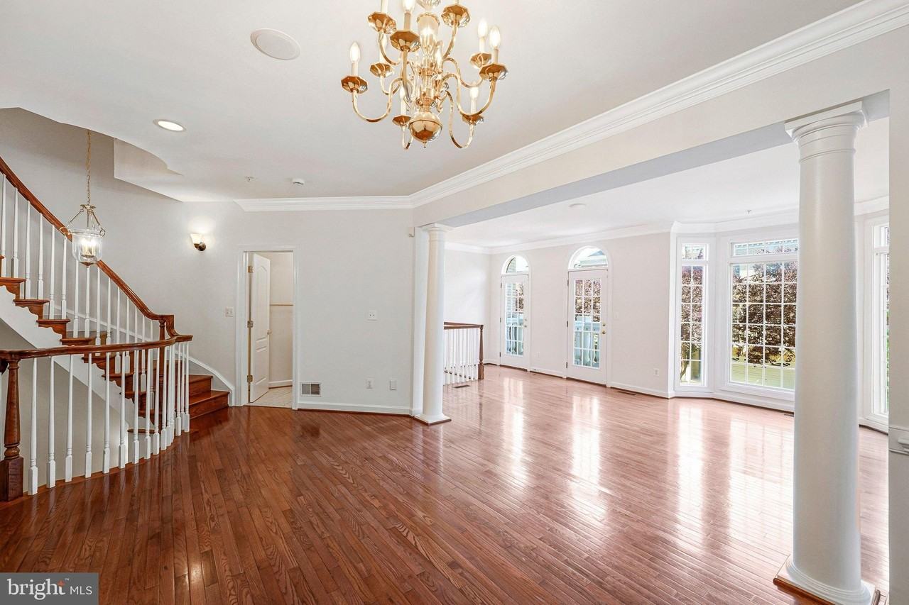 7720 Spoleto Ln - Photo 6 of 50