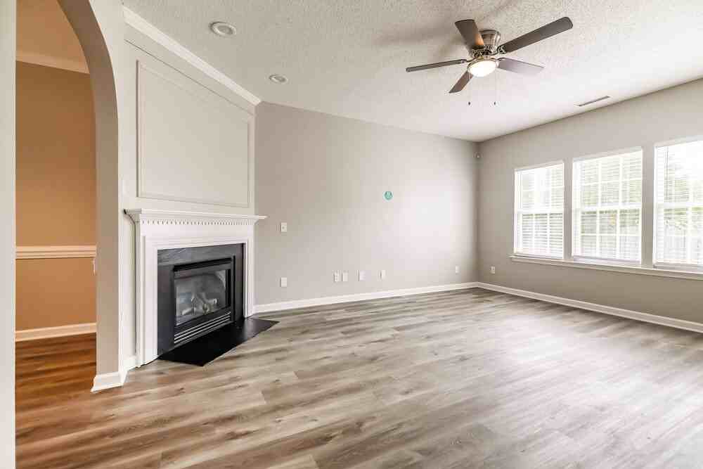 5716 Enoree Ln - Photo 5 of 17