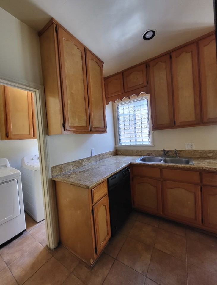 1820 S Wilton Pl #1820 - Photo 5 of 19