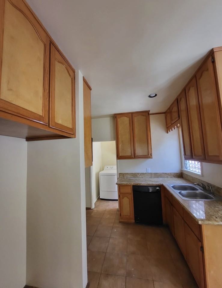 1820 S Wilton Pl #1820 - Photo 7 of 19