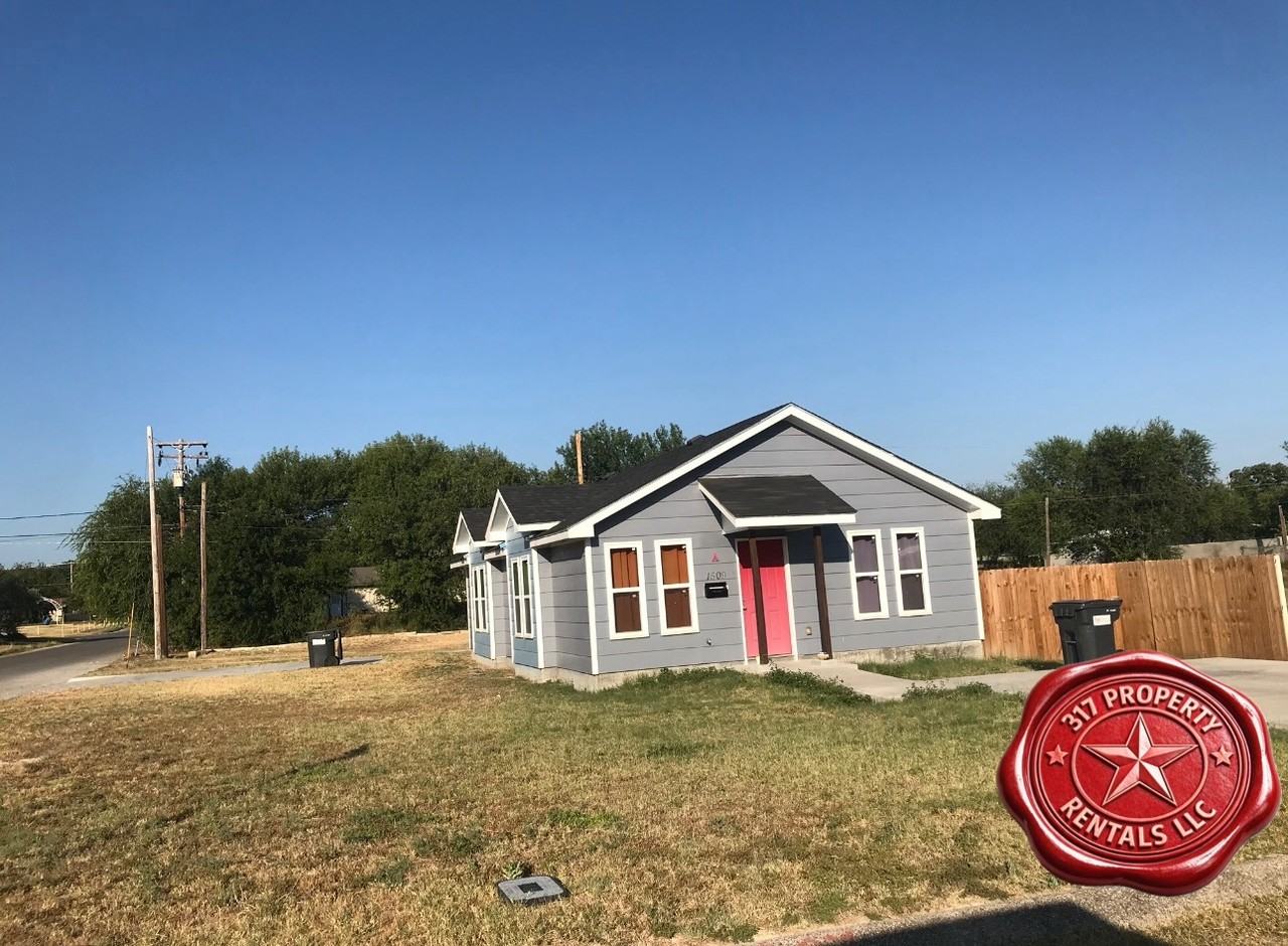 1509 Avenue A - Photo 2 of 7