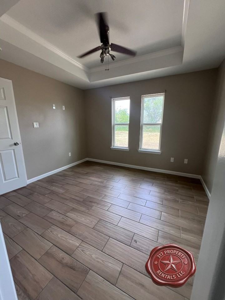 1509 Avenue A - Photo 4 of 7
