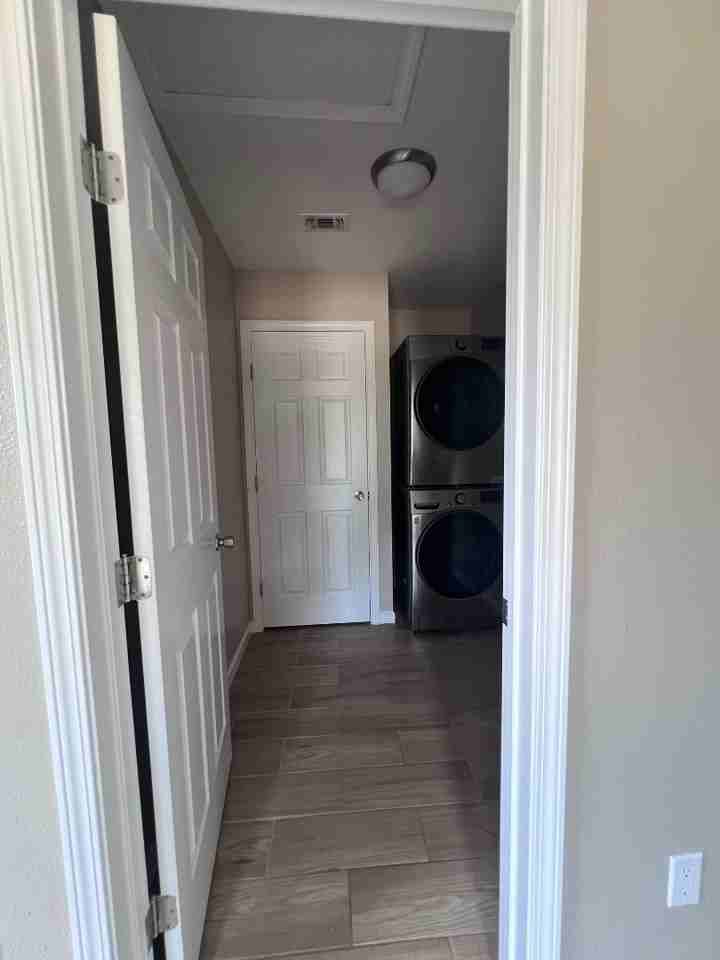 1509 Avenue A - Photo 5 of 7