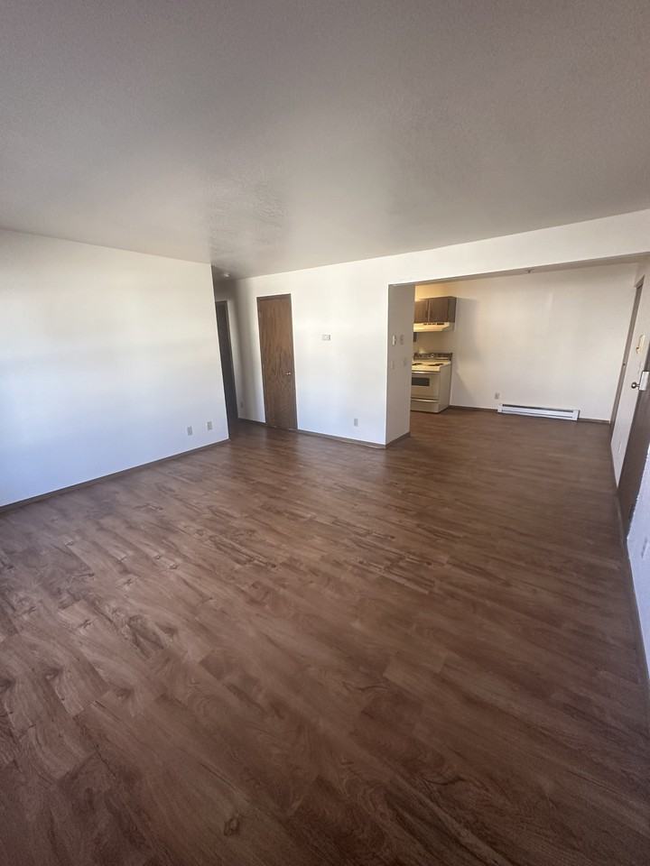 1020 Oviatt St #5 - Photo 2 of 7