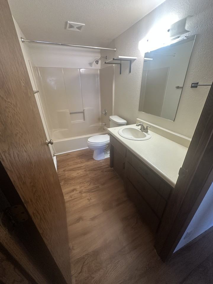 1020 Oviatt St #5 - Photo 6 of 7