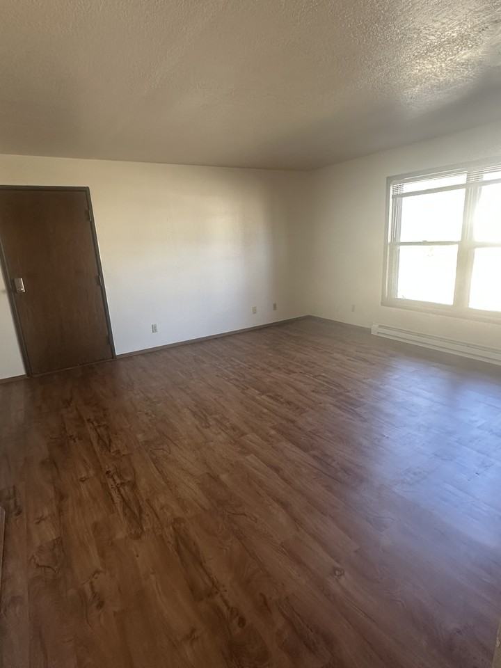 1020 Oviatt St #5 - Photo 7 of 7