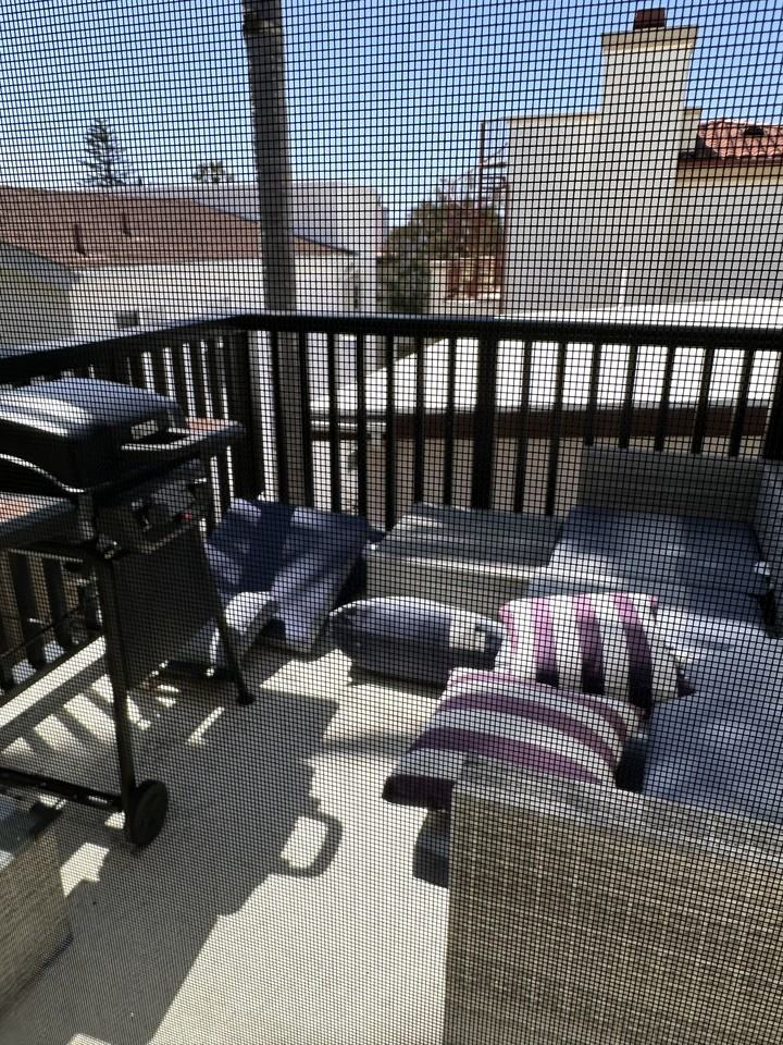 1010 8th St #B - Photo 2 of 10