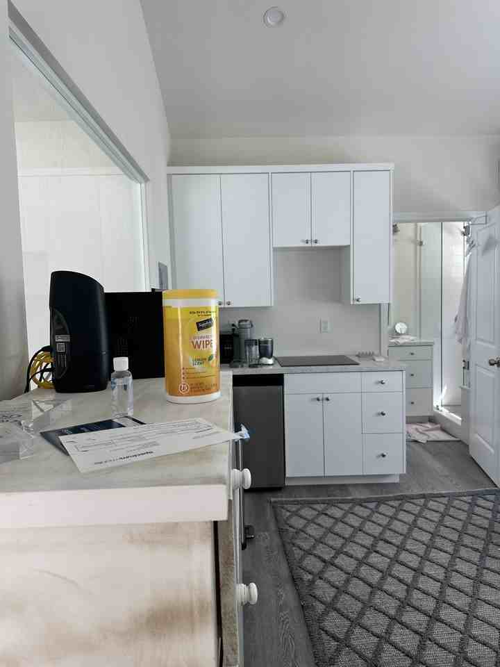 1010 8th St #B - Photo 5 of 10